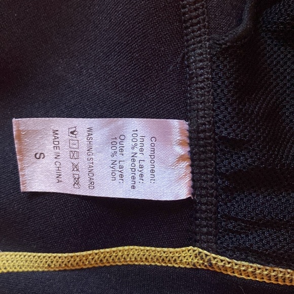 Neoprene Full Zip Scuba Top with Removable Pads - Picture 3 of 11